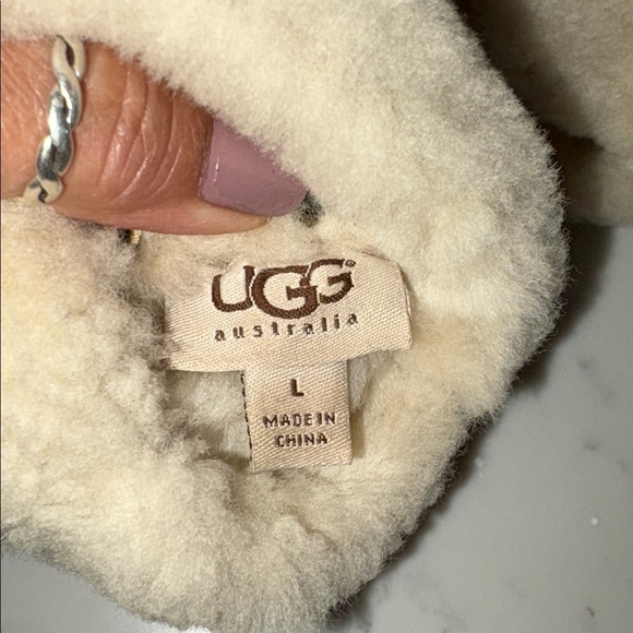 UGG Tan Shearling Lace-Up Gloves - Picture 4 of 5